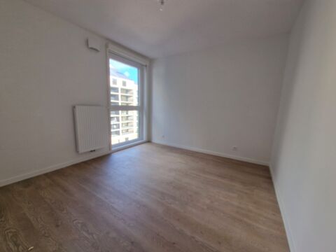 Grand T2 au 5ᵉ étage avec ascenseur et parking