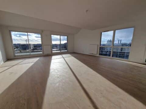 Grand T5 duplex au 6ᵉ étage avec terrasse, tropézienne, ascenseur et 2 parkings