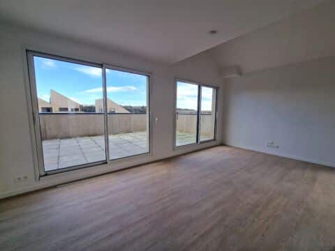 Grand T4 duplex au 7ᵉ étage avec terrasse de 23 m², ascenseur et 2 parkings