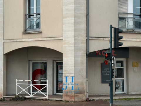 LOCAL COMMERCIAL 155 M² À LOUER – ANGLE DE RUE – AVENUE TRÈS PASSANTE – MÉRIGNAC