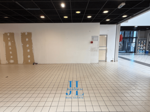 À LOUER – Local commercial 56,50 m² – Galerie Intermarché La Réole – Emplacement n°1 – Flux client