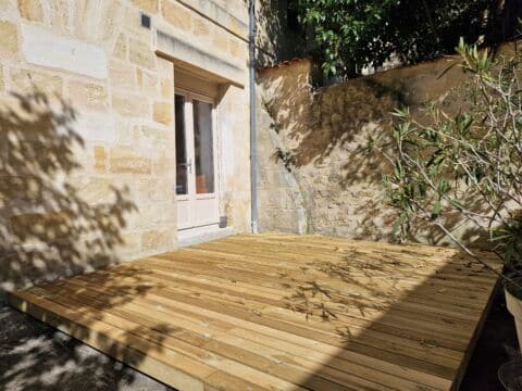 Studio rénové avec terrasse – Fondaudège / Croix de Seguey