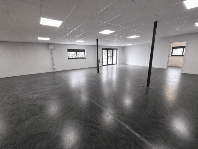 À louer – Local d&rsquo;activités de 600 m² sur terrain de 5 000 m² – Le Teich (33)