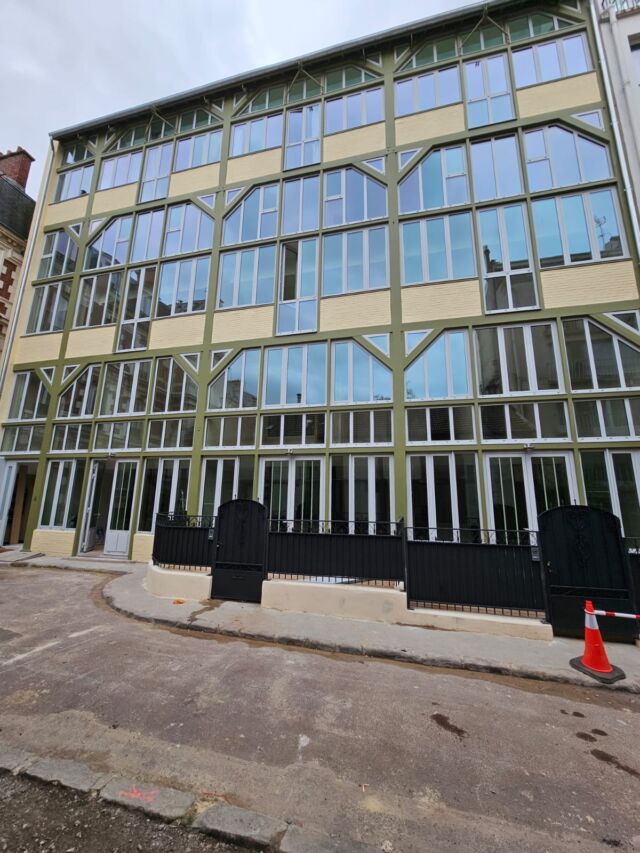 Atelier d’artiste Duplex rénové à neuf, dans impasse privée – 87 m2 – Trocadéro